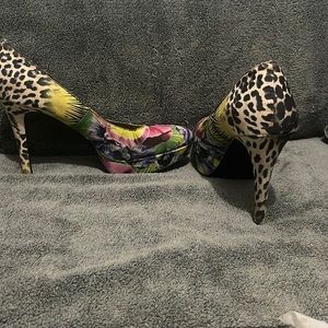 Beautiful Flower printed platform heels